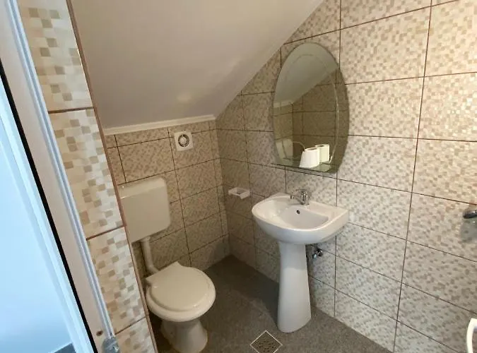 Gazde/Camere de închiriat Bela