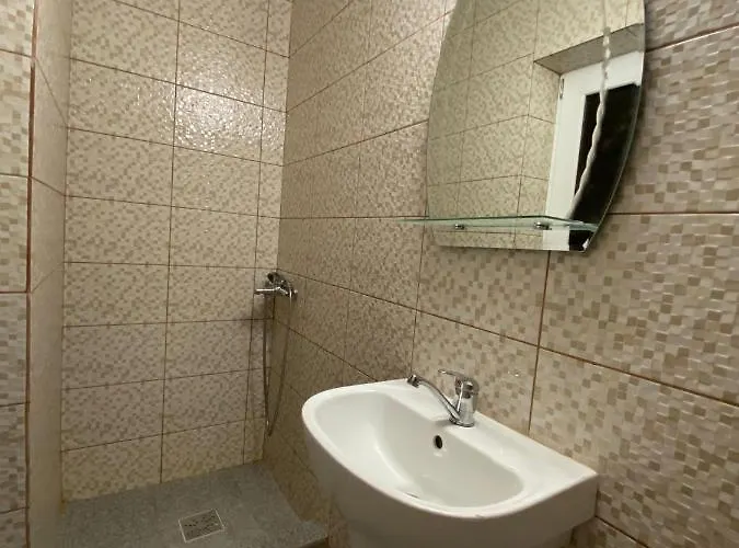 Bela Gazde/Camere de închiriat *